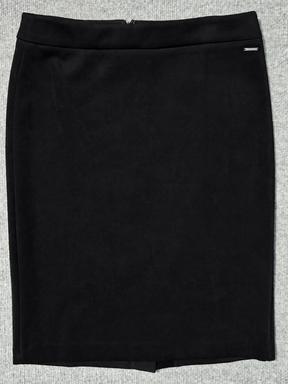 NWT Tahari Women's Black Faux Leather/Suede Pencil Skirt Size- Medium